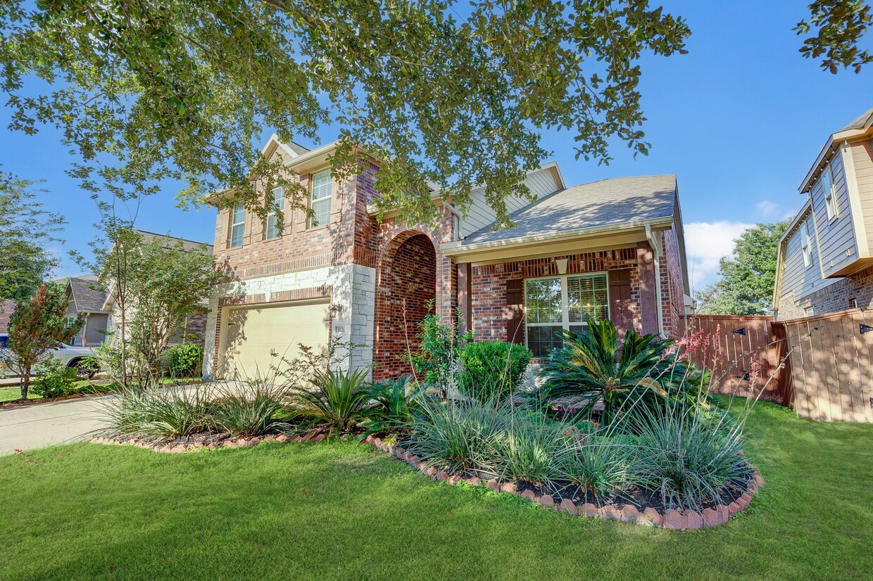 Primary Photo - Exquisite 4-bedroom, 3.5-bathroom home in ...
