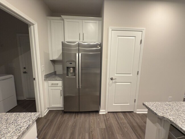 Foto del edificio - 685 Count Fleet Ct