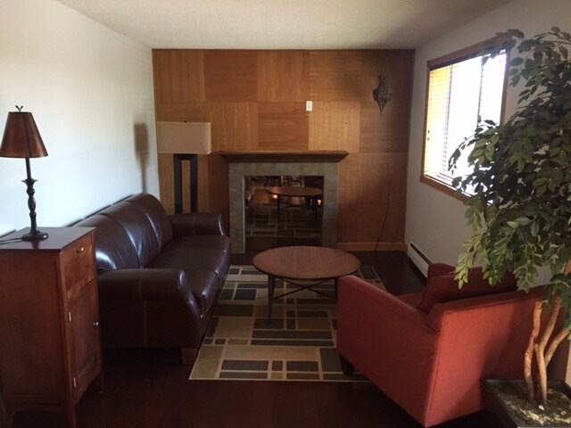 Foto del edificio - 391 Grand Avenue - New Carpet!