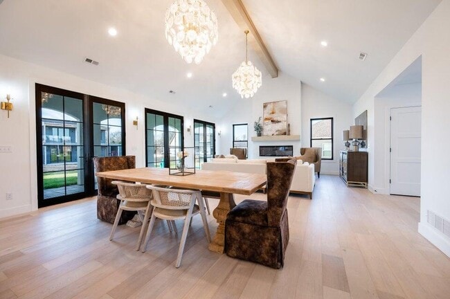 Building Photo - 15015 Everglades Dr