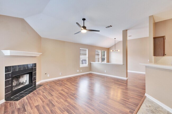 Foto del edificio - 1006 Buttercup Ct