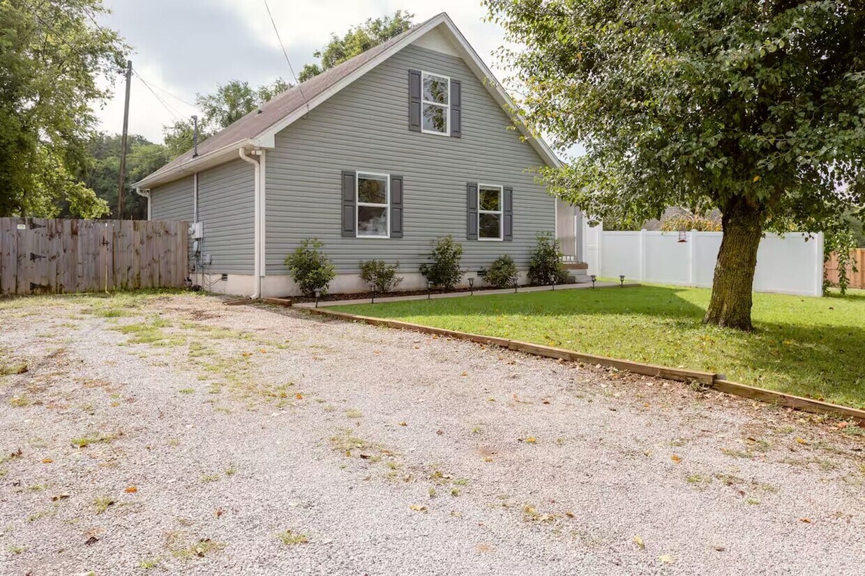 Foto principal - Ideal West Nashville Location!