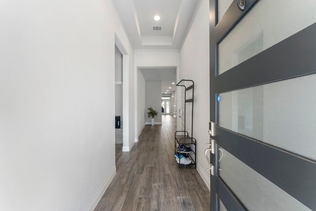 Foto del edificio - 9410 Mont Ellie Ln