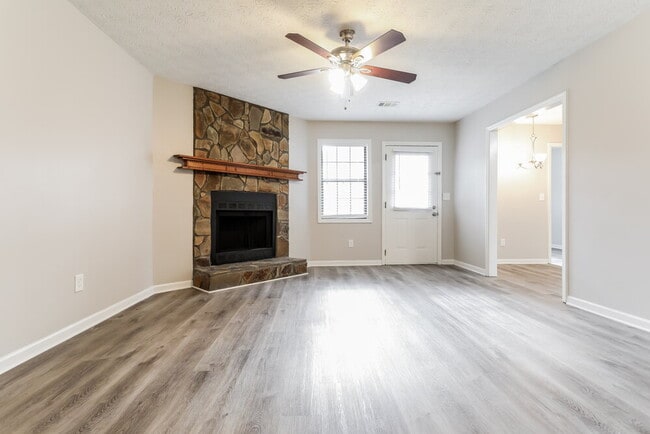 Foto del edificio - 620 Wayside Dr