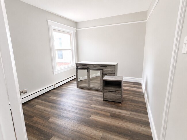 Building Photo - 175 Woodside Ave