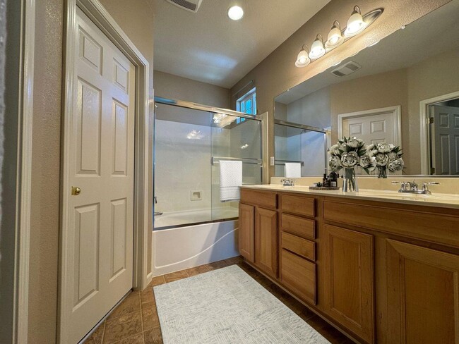 Building Photo - **Stylish 2 Bedroom, 2 Bath Condominium fo...