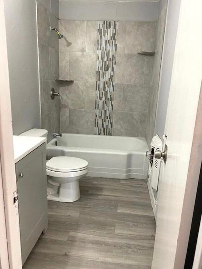 bath remodel less than 2 years old - 738 W Grover St
