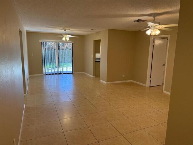 Foto del edificio - 9134 NW 32nd Manor