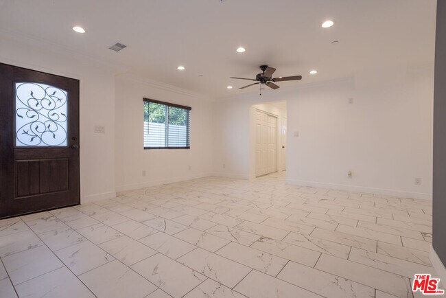 Building Photo - 1033 S Bonnie Beach Pl