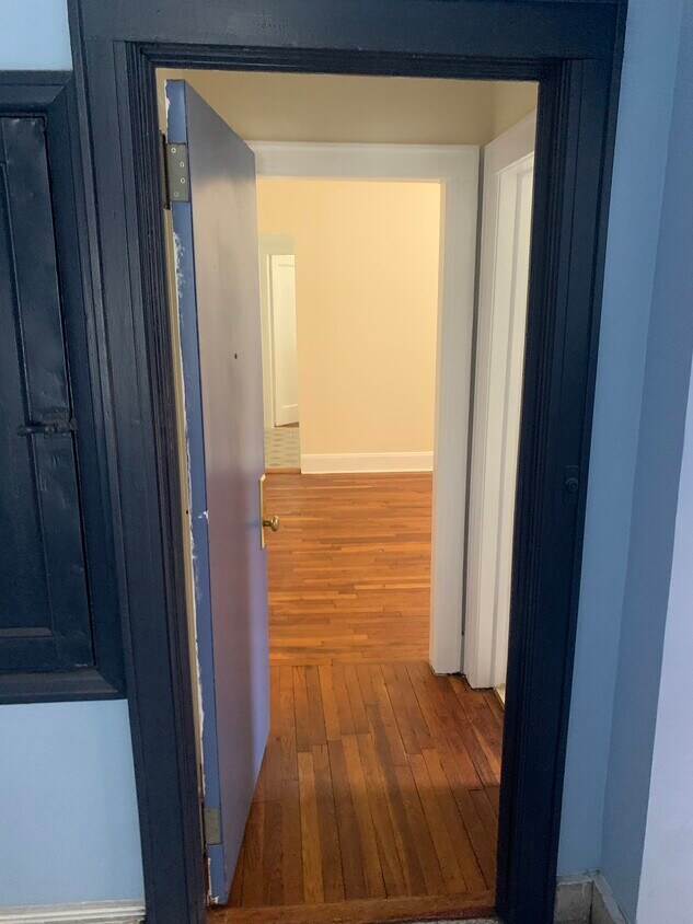 Entryway - 3412 34th St