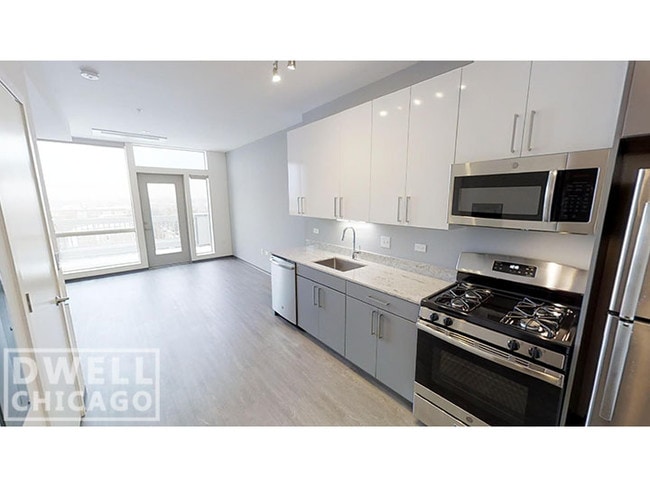 Foto del edificio - 2345 N California Ave