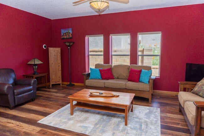Foto del edificio - Move-In Ready | Fully Furnished | Serene Mountain Views