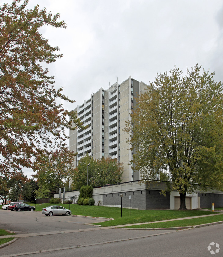 Building Photo - Oxford Towers