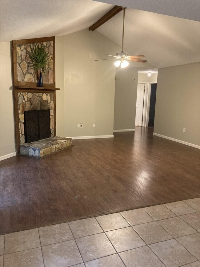 Building Photo - 285 Willow Ave