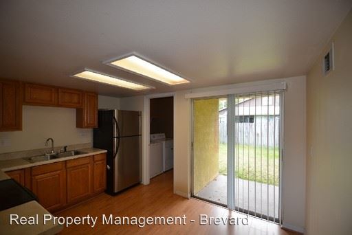 Foto del edificio - 2458 Delys St