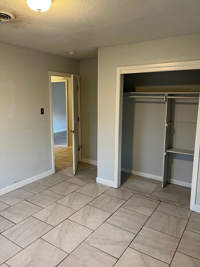 Building Photo - 915 S 8th St