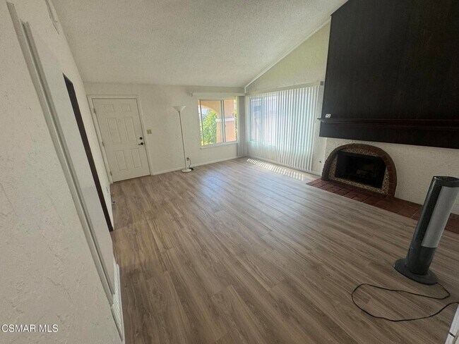 Foto del edificio - 2687 Danton Pl