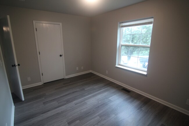 Foto del edificio - 256 Chestnut Ln