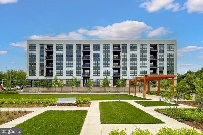 Foto del edificio - 1761 Old Meadow Rd