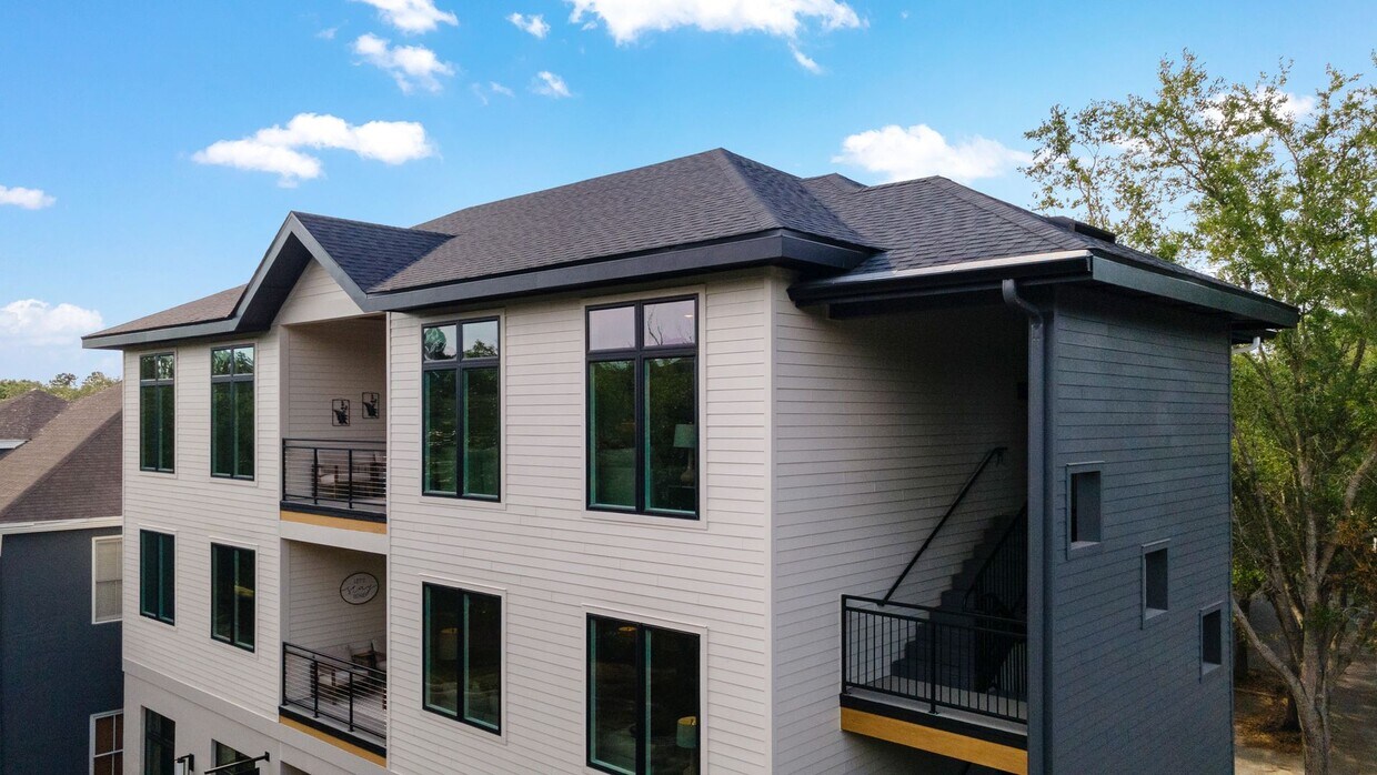 Foto principal - Haile Plantation, Village Center Apartment...