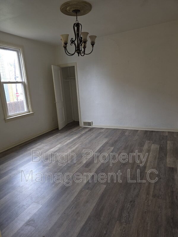 Building Photo - 489 Norton St
