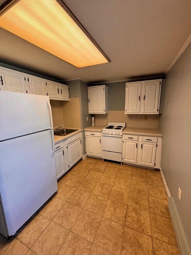 Building Photo - 1BR/1BA Apartment – Prime Location Near Do...