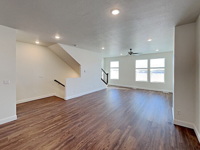 Building Photo - 6052 W South Jordan Parkway