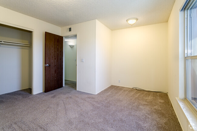 1HAB, 1BA - 705 ft² - Clubside Apartments