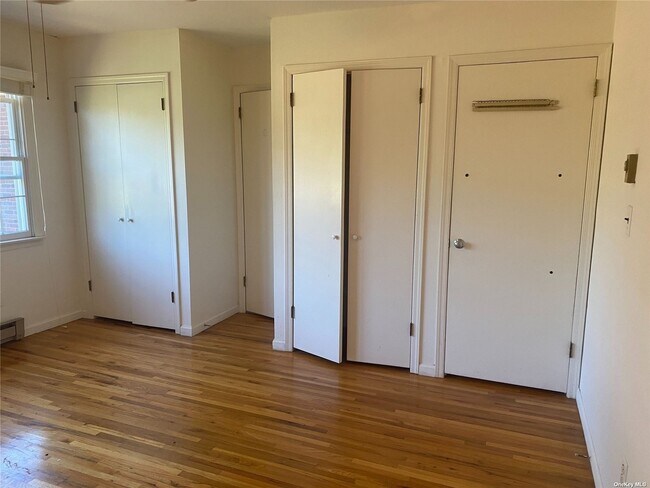 Building Photo - 24 Manhasset Ave