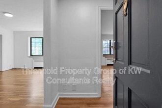 Building Photo - 451 E Town St