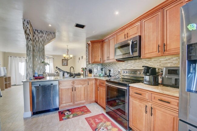 Foto del edificio - 799 Hill Dr