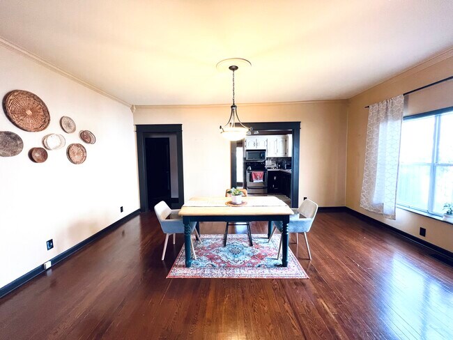 Large dining room - 1318 Pennsylvania Ave