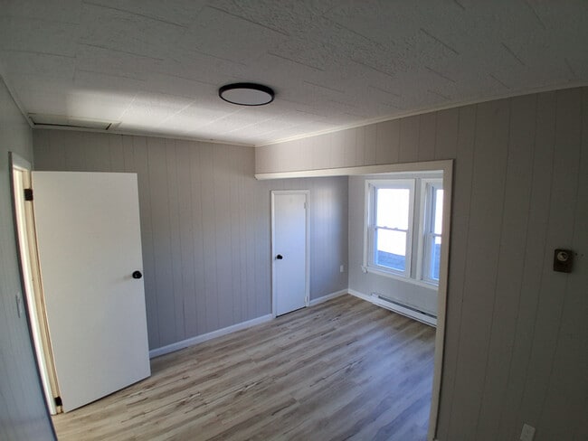Building Photo - 67 Railroad St