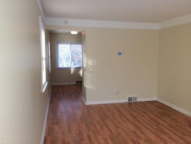 Building Photo - 2 br, 1 bath Duplex - 21811 Coolidge Hwy C...