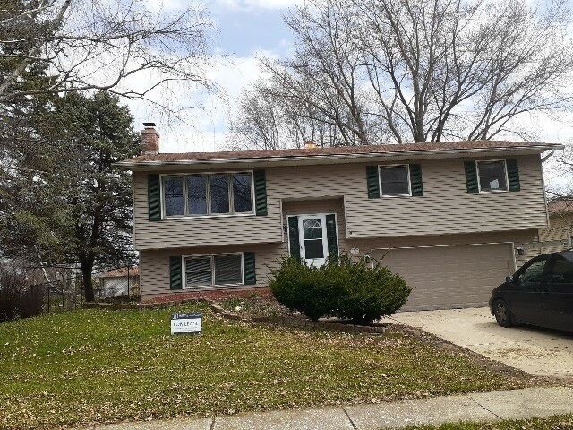 Primary Photo - AVAILABLE NOW! - 89 Brookwood Court, Elgin...