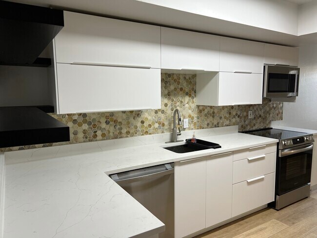 Foto del edificio - 8150 N Central Ave