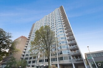Building Photo - 555 W Cornelia Ave