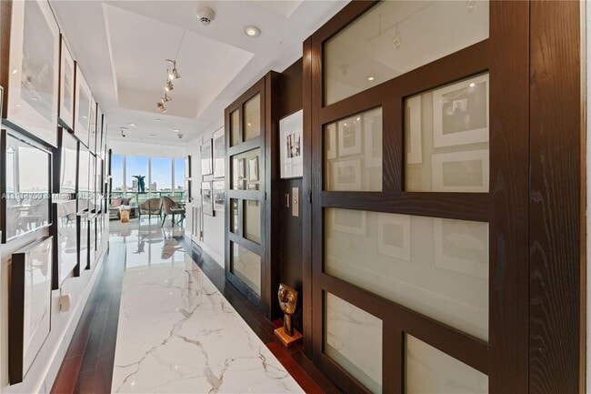 Foto del edificio - 6000 Indian Creek Dr