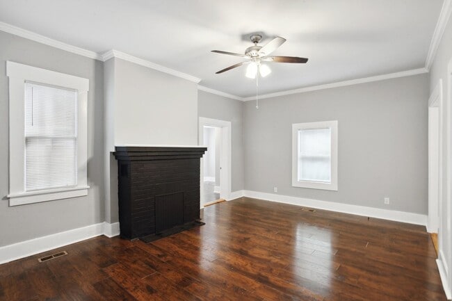 Building Photo - Large 4BR/2BA Downtown House Walking Distance to Daffin Park and Forsyth Park