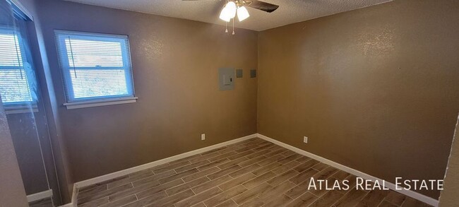 Building Photo - Cozy 2 bedroom 1 bathroom apartment in Ple...