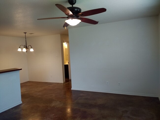 Foto del edificio - 8124 Doreen Ave