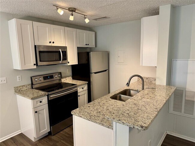 Foto del edificio - 732 Secret Harbor Ln