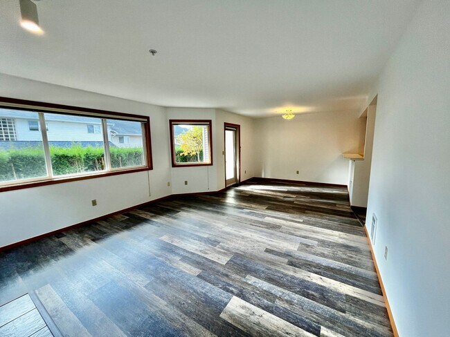 Foto del edificio - Light and Bright Kingston Condo