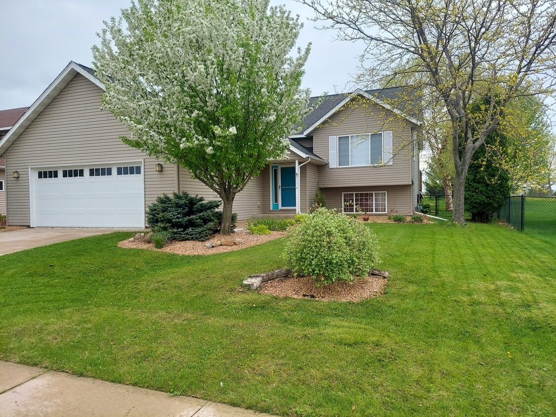 Foto principal - 5176 54th Ave NW