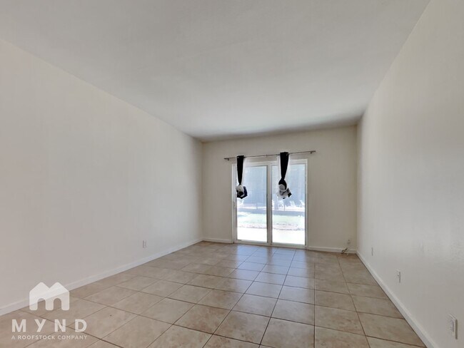 Foto del edificio - 355 E Thomas Rd