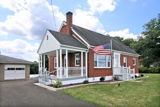 Building Photo - 303 W Main St