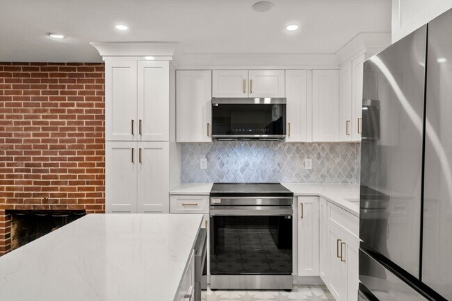 Building Photo - 3 Devens St