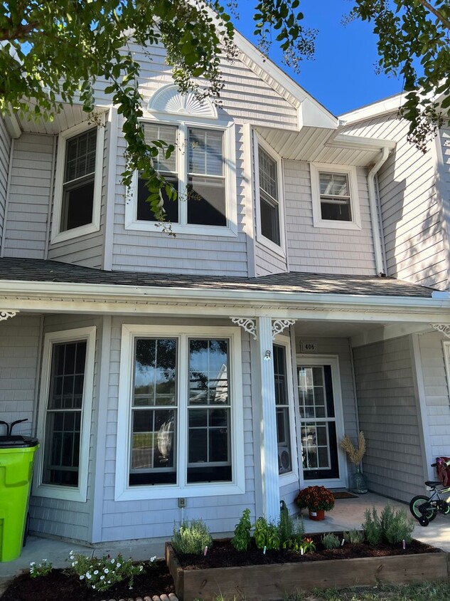 Primary Photo - YEAR-ROUND UNFURNISHED RENTAL