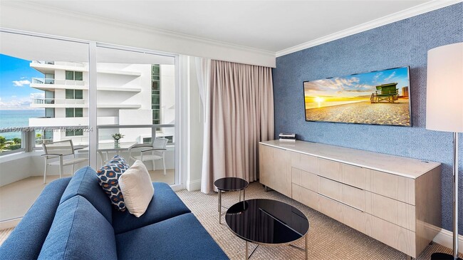 Building Photo - 4401 Collins Ave