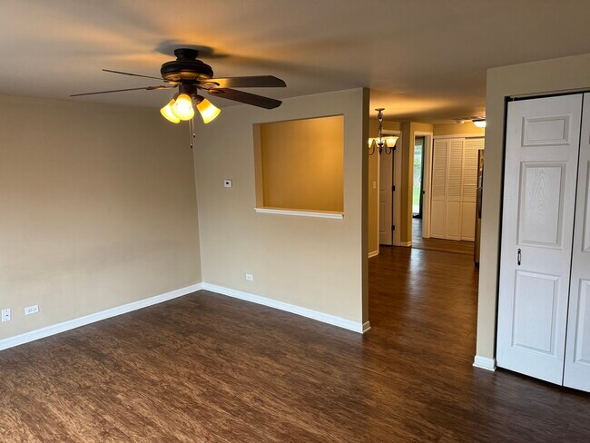 Foto del edificio - 1090 Pheasant Run Ln